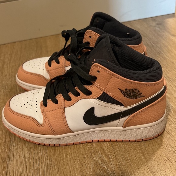 aj1 mid pink quartz 6y gs - Picture 3 of 6